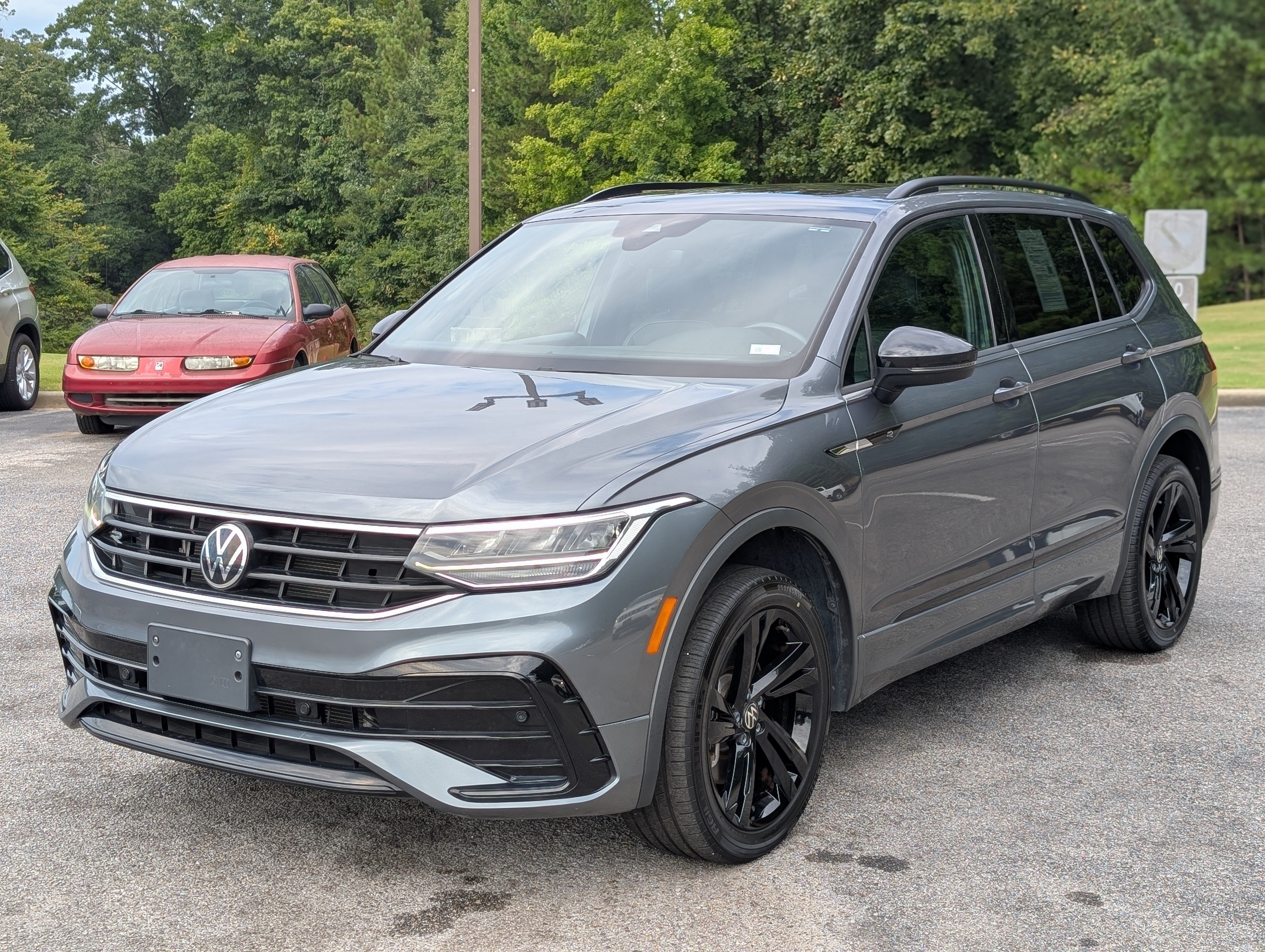 Used 2023 Volkswagen Tiguan SE R-Line AWD/4WD image 5