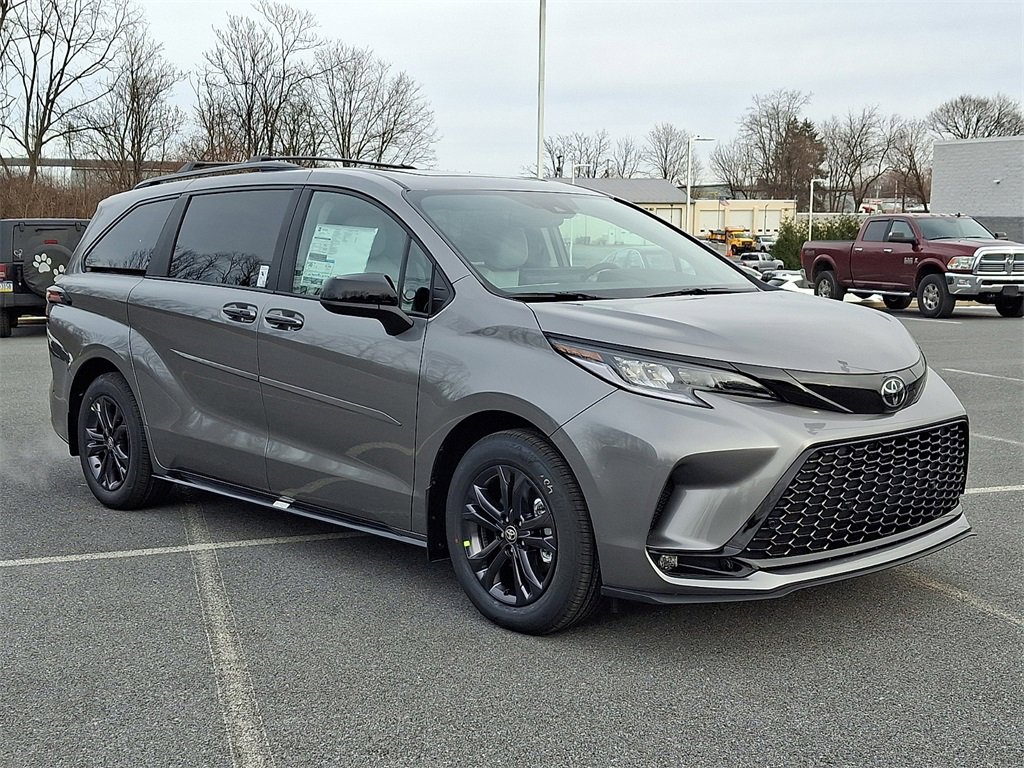New 2026 Toyota Sienna XSE image 3