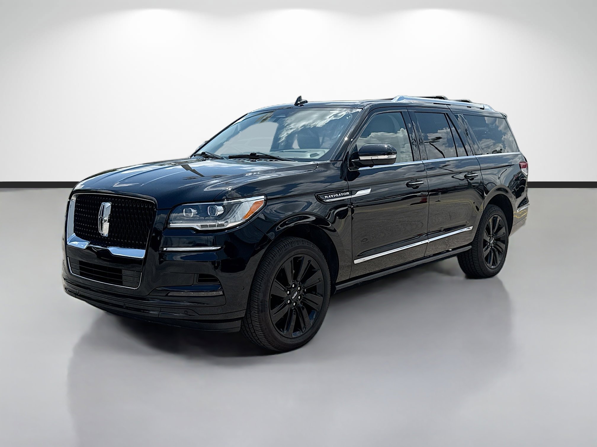 Used 2023 Lincoln Navigator L Reserve AWD/4WD image 7
