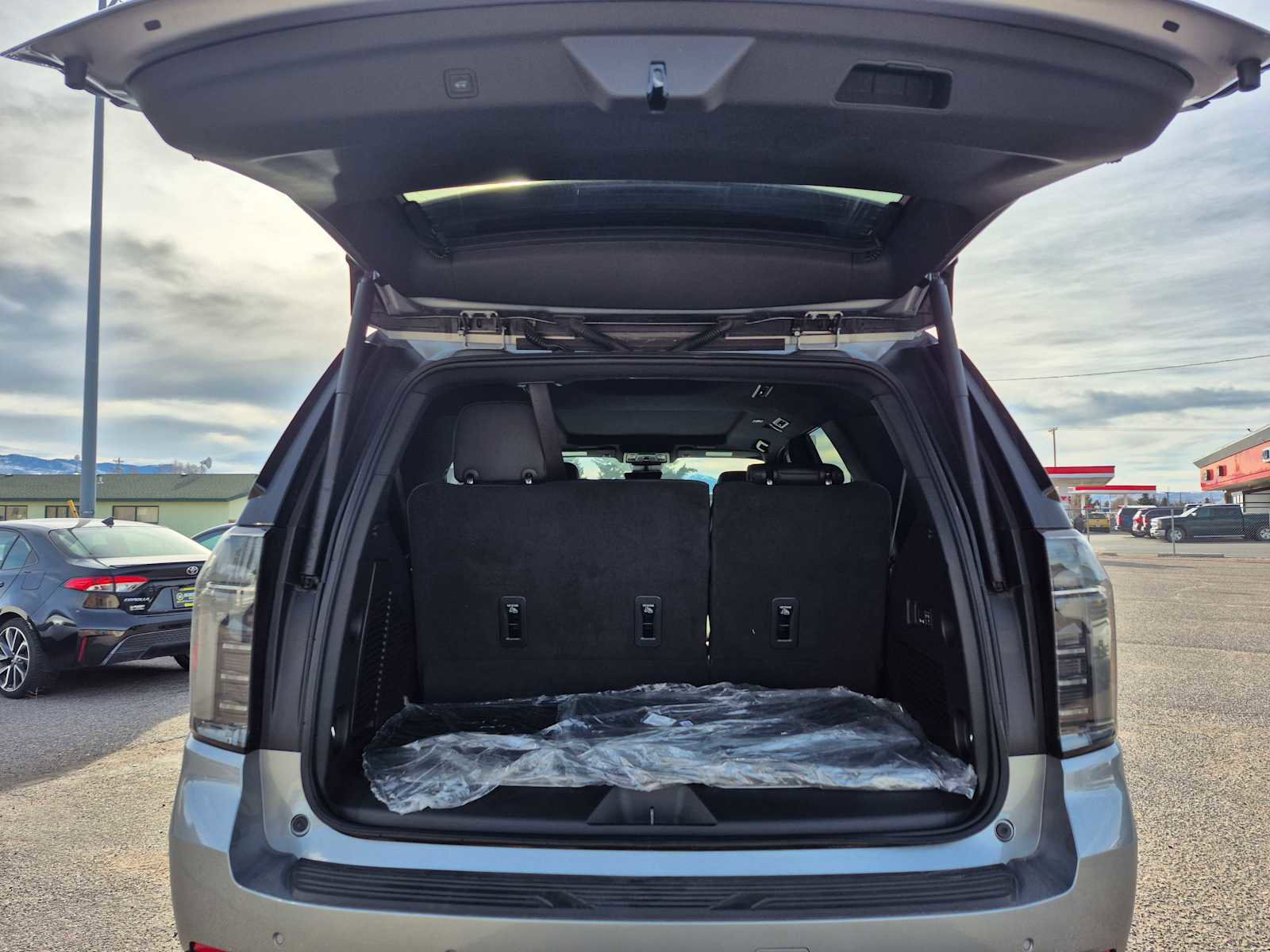 Used 2025 Chevrolet Tahoe Z71 w/ Z71 Off-Road Package image 5