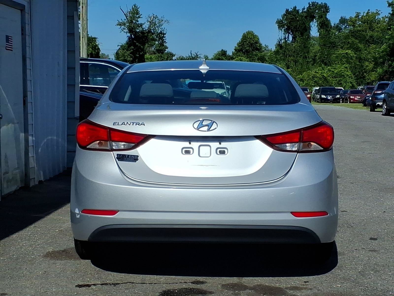 Used 2014 Hyundai Elantra SE FWD image 4