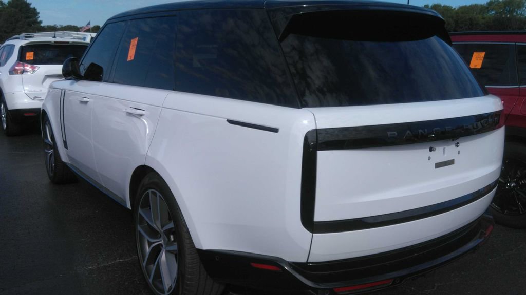 Used 2024 Land Rover Range Rover Autobiography image 3