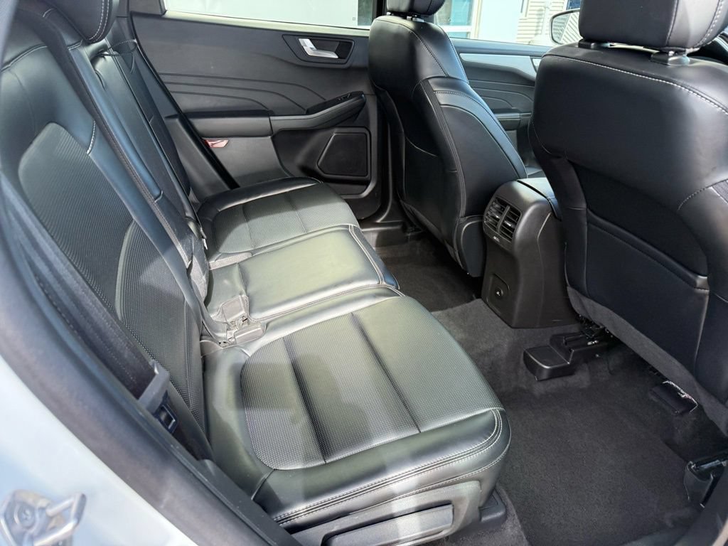 Used 2025 Ford Escape Platinum AWD/4WD image 16