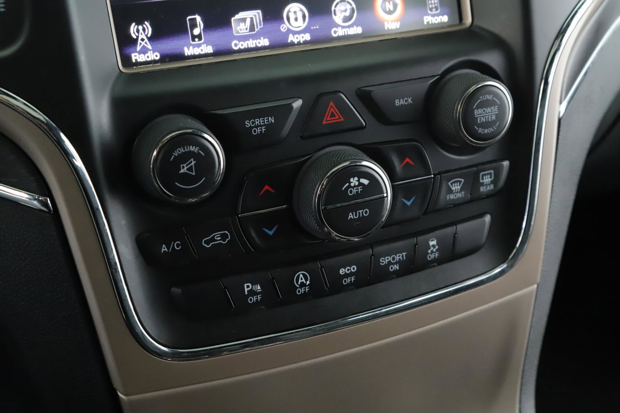 Used 2017 Jeep Grand Cherokee Limited image 14