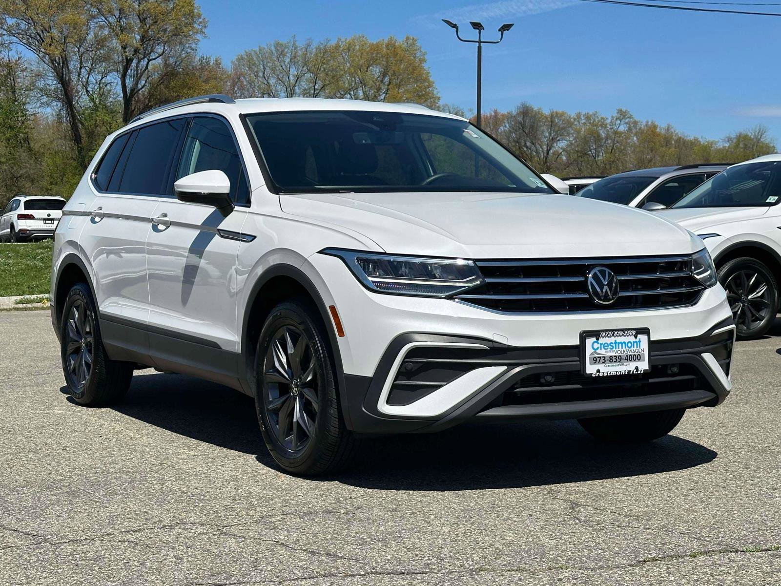 Used 2023 Volkswagen Tiguan SE AWD/4WD image 2