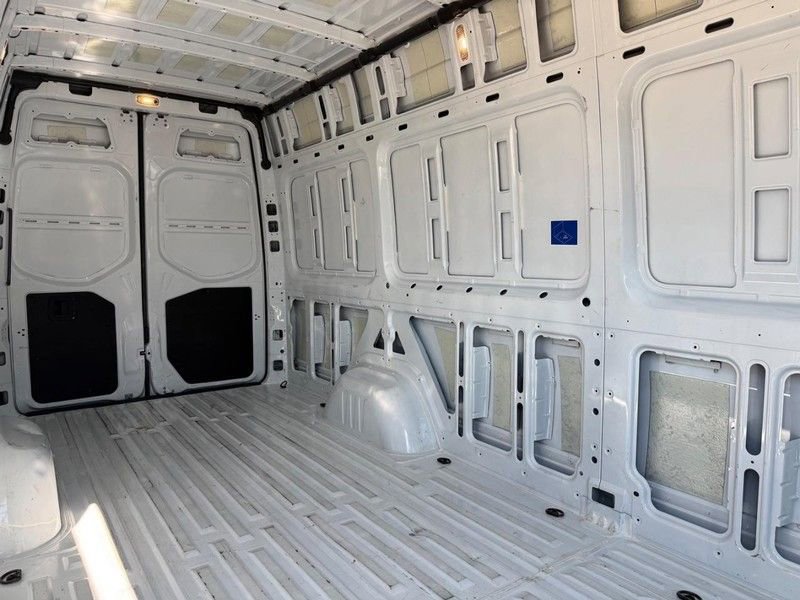 Used 2025 Mercedes-Benz Sprinter 2500 image 8