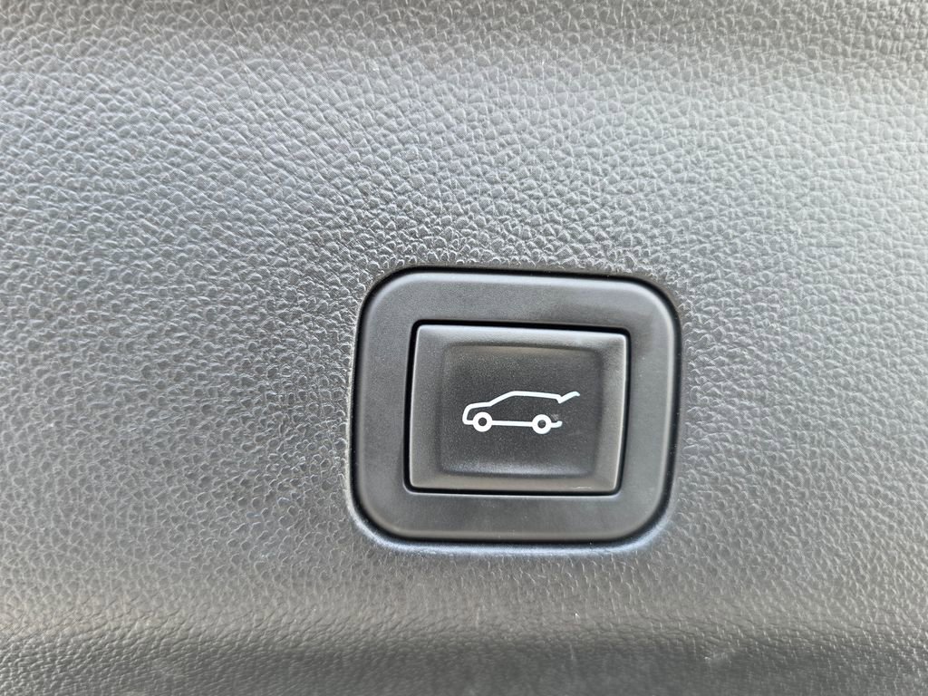 Used 2025 Chevrolet Tahoe LT AWD/4WD image 13