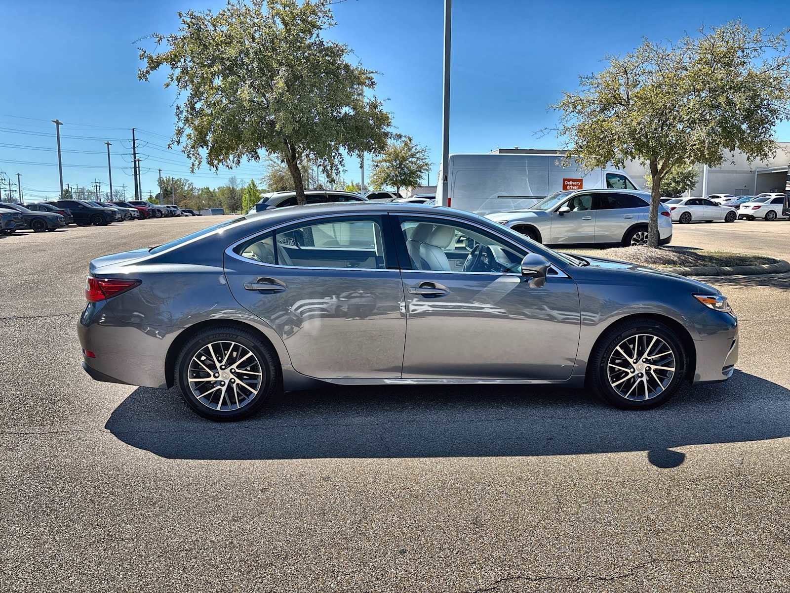 Used 2018 Lexus ES 350 w/ Luxury Package w/Wood Trim image 9