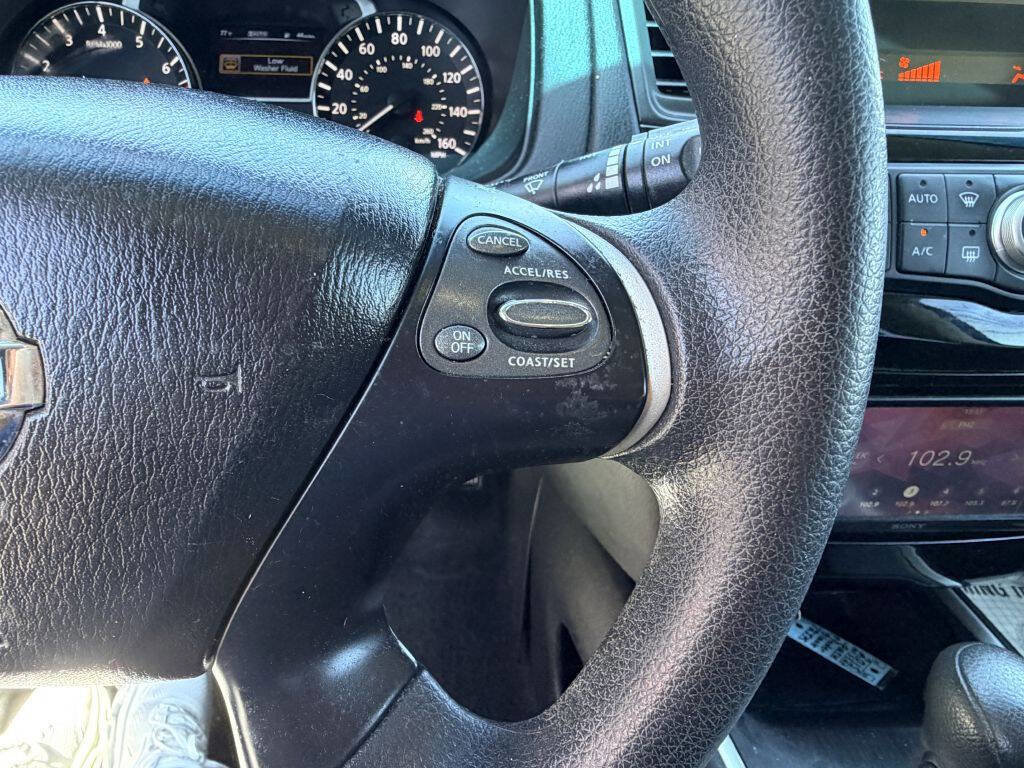 Used 2015 Nissan Pathfinder S AWD/4WD image 17