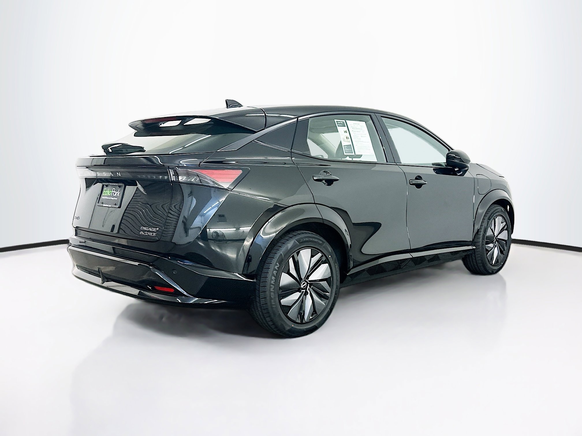 Used 2023 Nissan Ariya AWD image 9