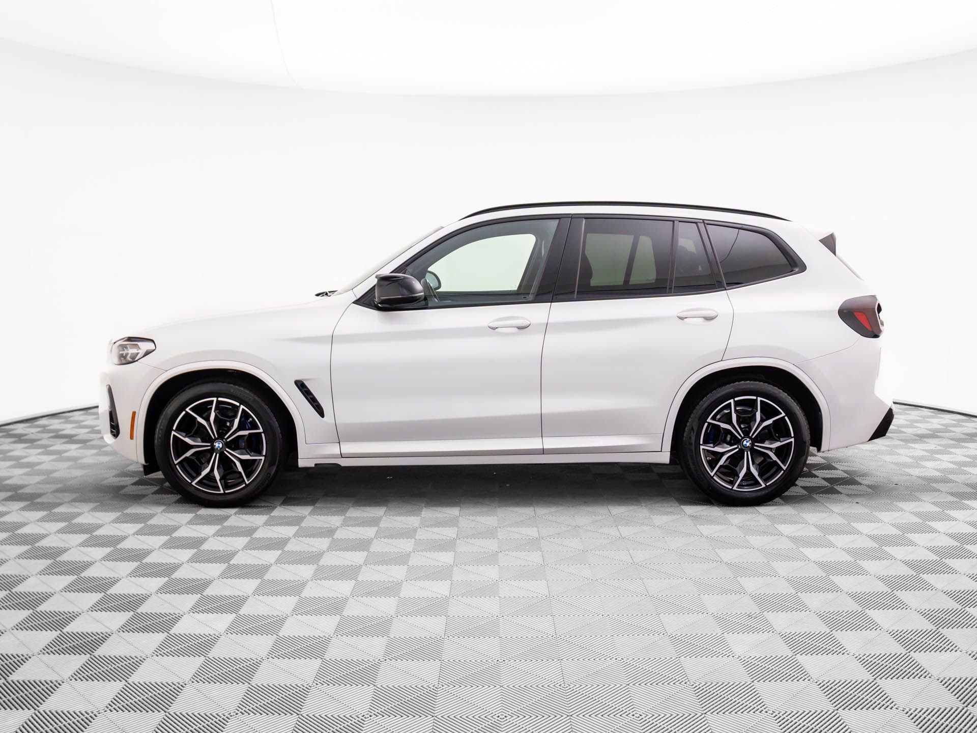 Used 2023 BMW X3 M40i w/ Premium Package image 3