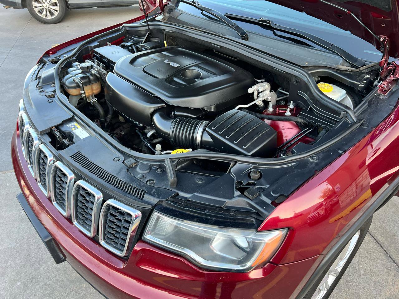 Used 2018 Jeep Grand Cherokee Laredo image 33