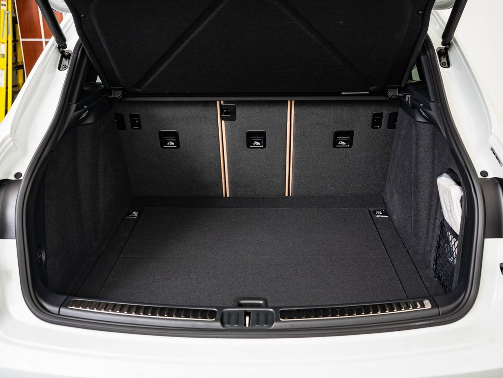 Certified 2025 Porsche Macan image 18