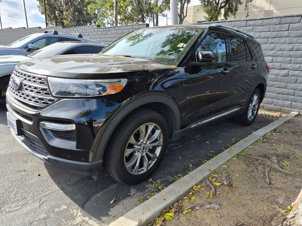 Used 2022 Ford Explorer Limited w/ Equipment Group 301A AWD/4WD image 3