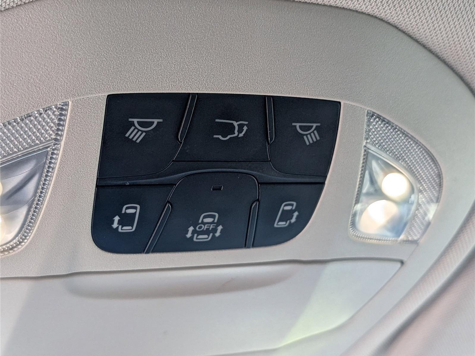 Used 2023 Chrysler Voyager LX FWD image 34