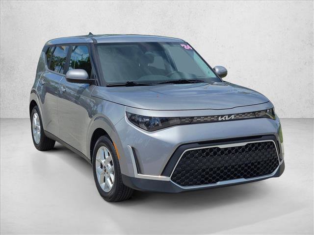 Used 2024 Kia Soul LX w/ Option Group 015 FWD image 3