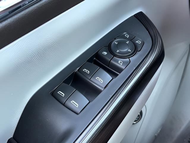 Used 2021 GMC Acadia SLT w/ Technology Package AWD/4WD image 22