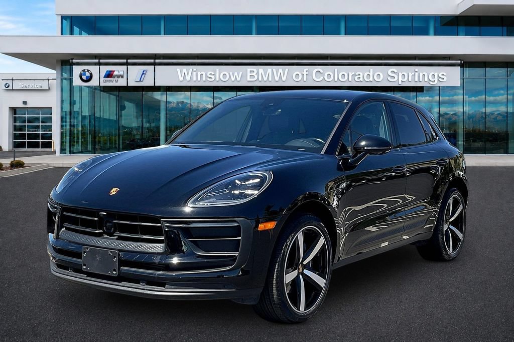 Used 2023 Porsche Macan AWD/4WD image 3