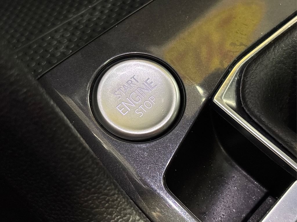 Used 2022 Volkswagen Tiguan SE R-Line image 33