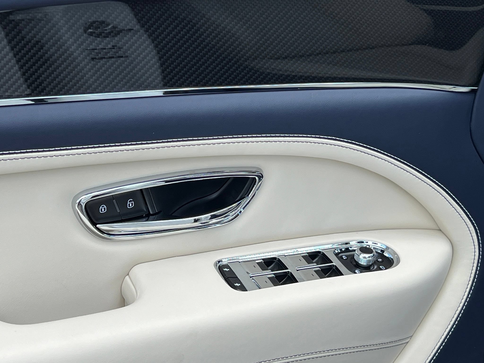 New 2026 Bentley Bentayga Extended Wheelbase AWD/4WD image 36