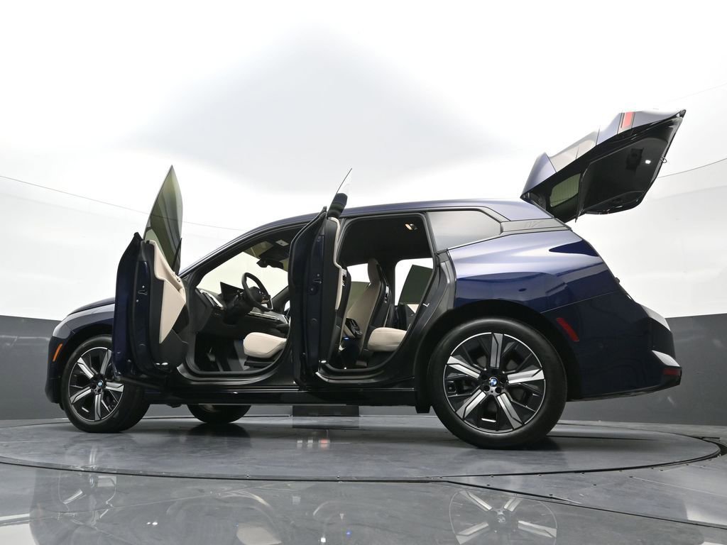 Used 2026 BMW iX xDrive45 w/ Premium Package image 40