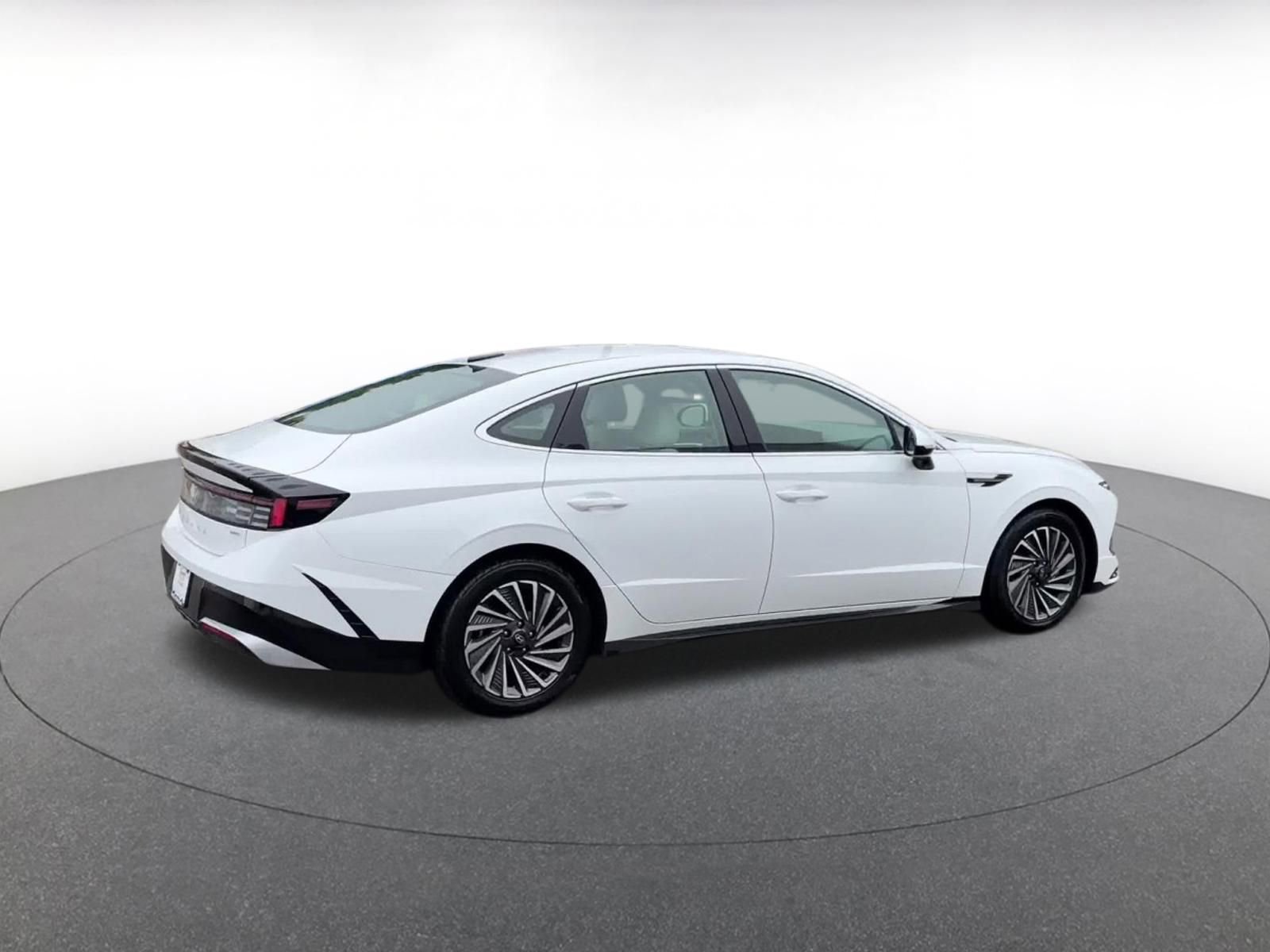 Used 2025 Hyundai Sonata SEL FWD image 15
