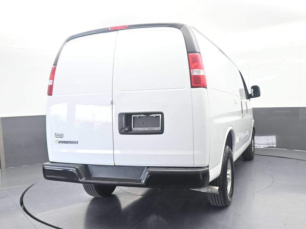 Used 2024 Chevrolet Express 2500 w/ Driver Convenience Package RWD image 5