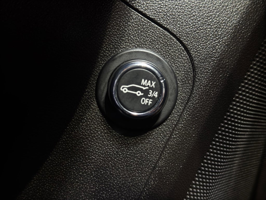 Used 2022 GMC Acadia Denali w/ GMC Pro Grade Package image 37