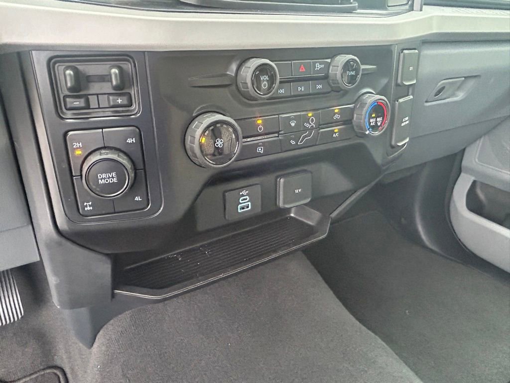 Used 2025 Ford F350 XLT w/ FX4 Off-Road Package image 30