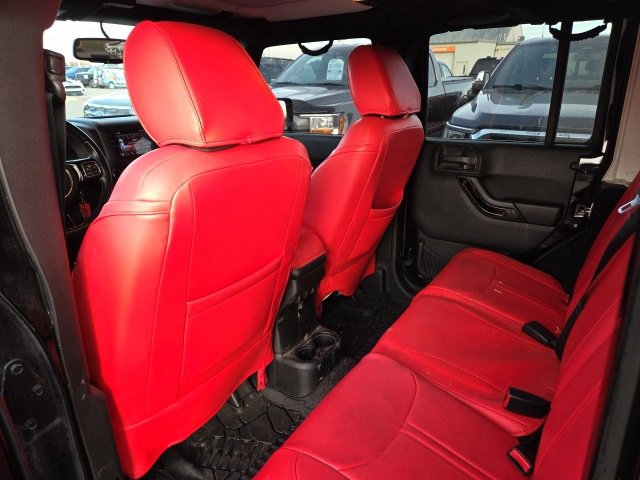 Used 2014 Jeep Wrangler Unlimited Sahara image 13