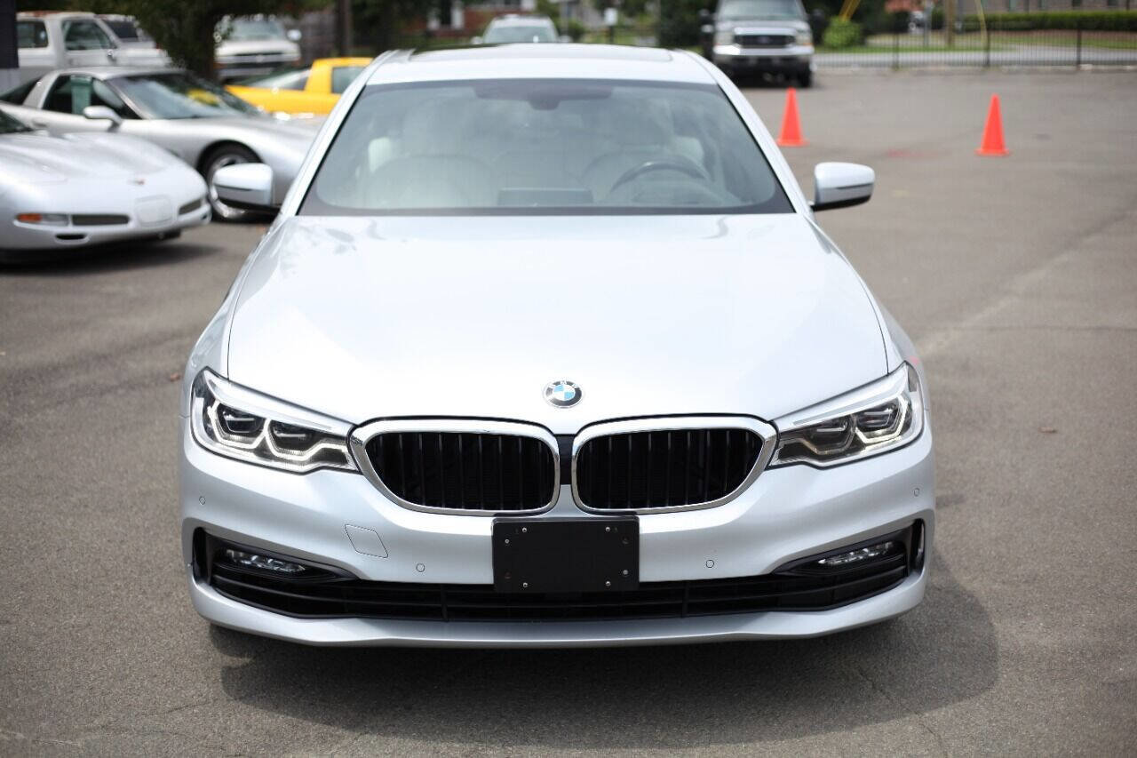 Used 2017 BMW 540i xDrive image 3