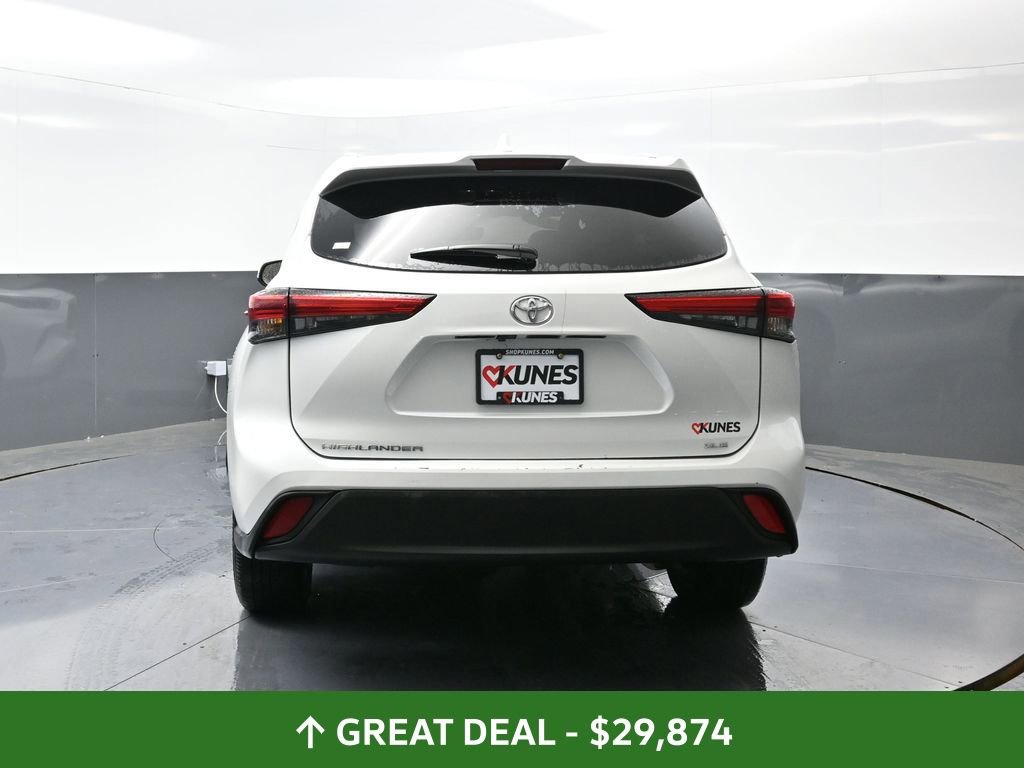 Used 2023 Toyota Highlander XLE image 13