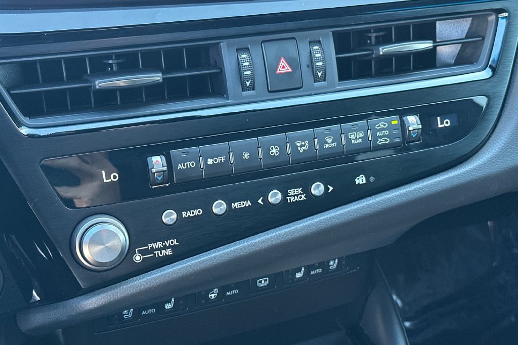 Used 2024 Lexus ES 300h F Sport w/ Accessory Package (Z2) FWD image 18