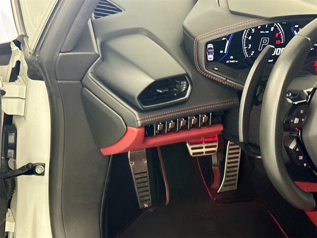 Used 2020 Lamborghini Huracan EVO image 10