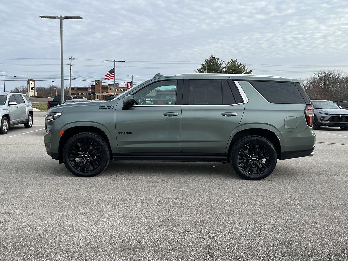 Used 2024 Chevrolet Tahoe High Country image 2