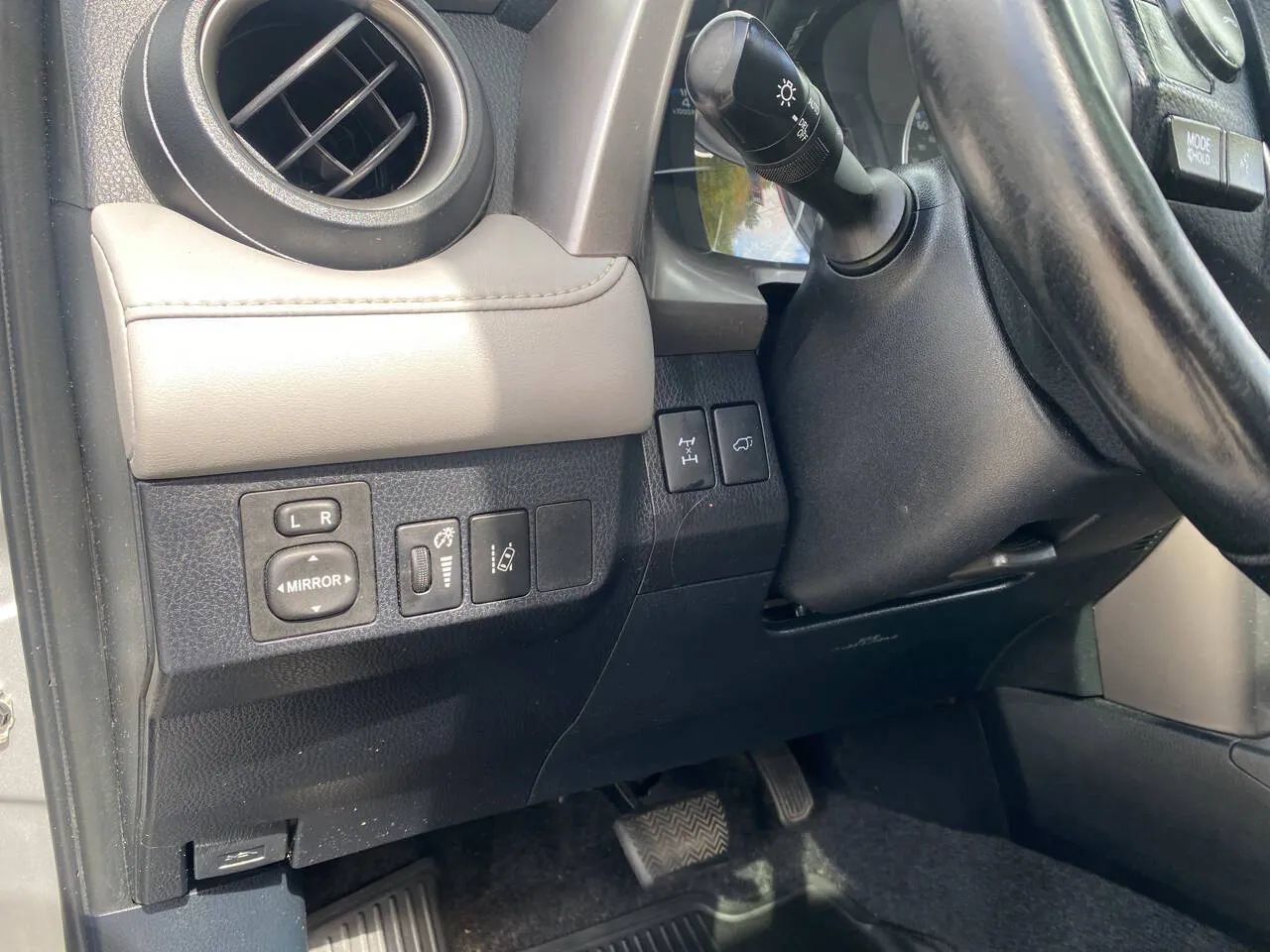 Used 2018 Toyota RAV4 XLE image 14