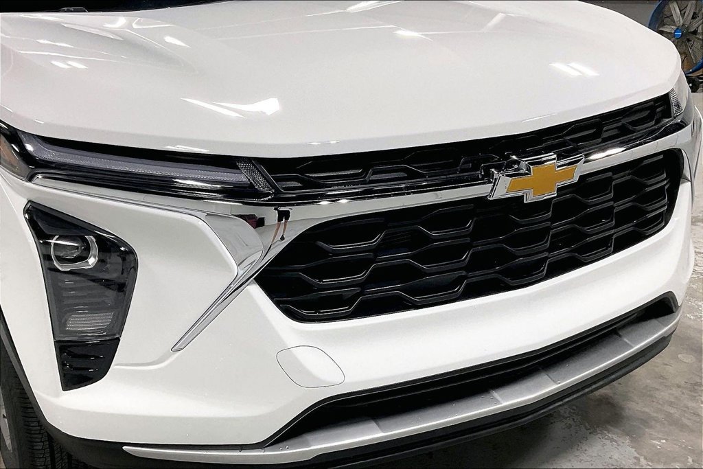 Used 2026 Chevrolet Trax LT FWD image 33