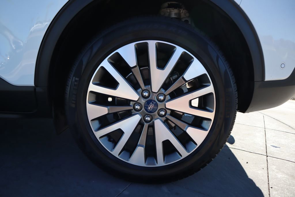 Used 2020 Ford Escape Titanium image 32