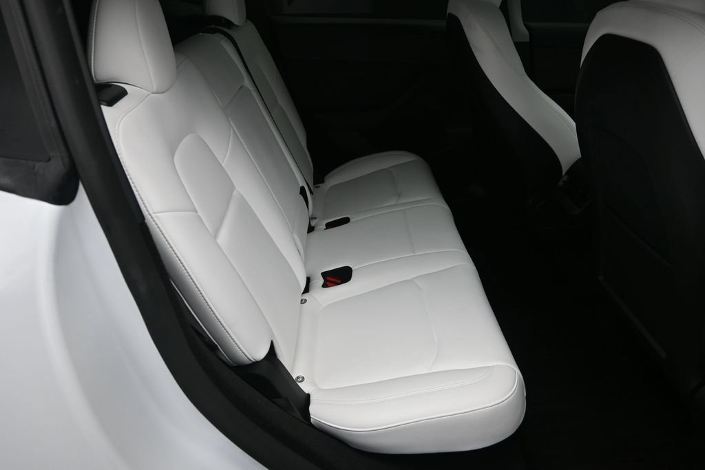 Used 2023 Tesla Model Y Long Range AWD/4WD image 32
