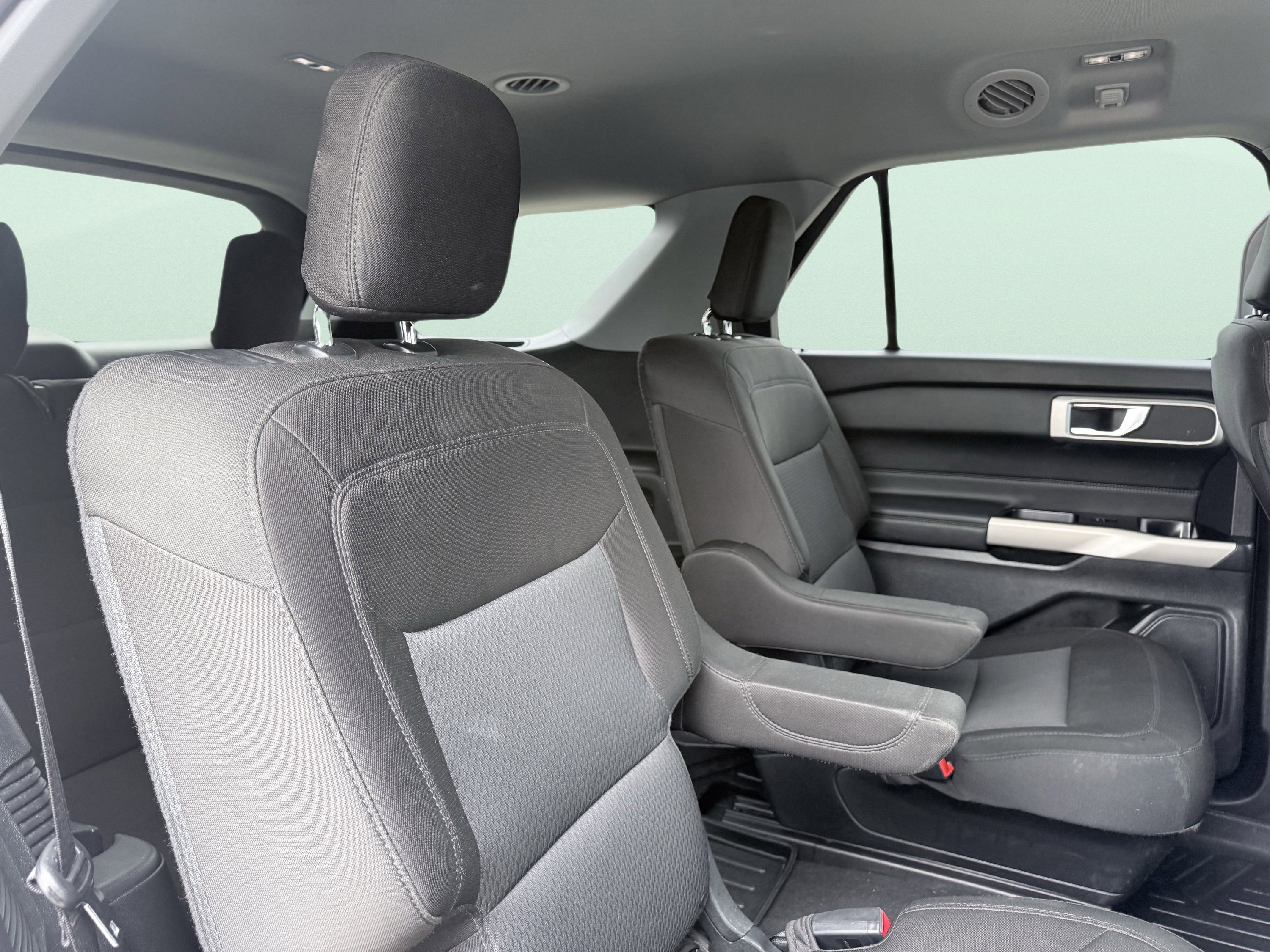 Used 2022 Ford Explorer XLT image 46