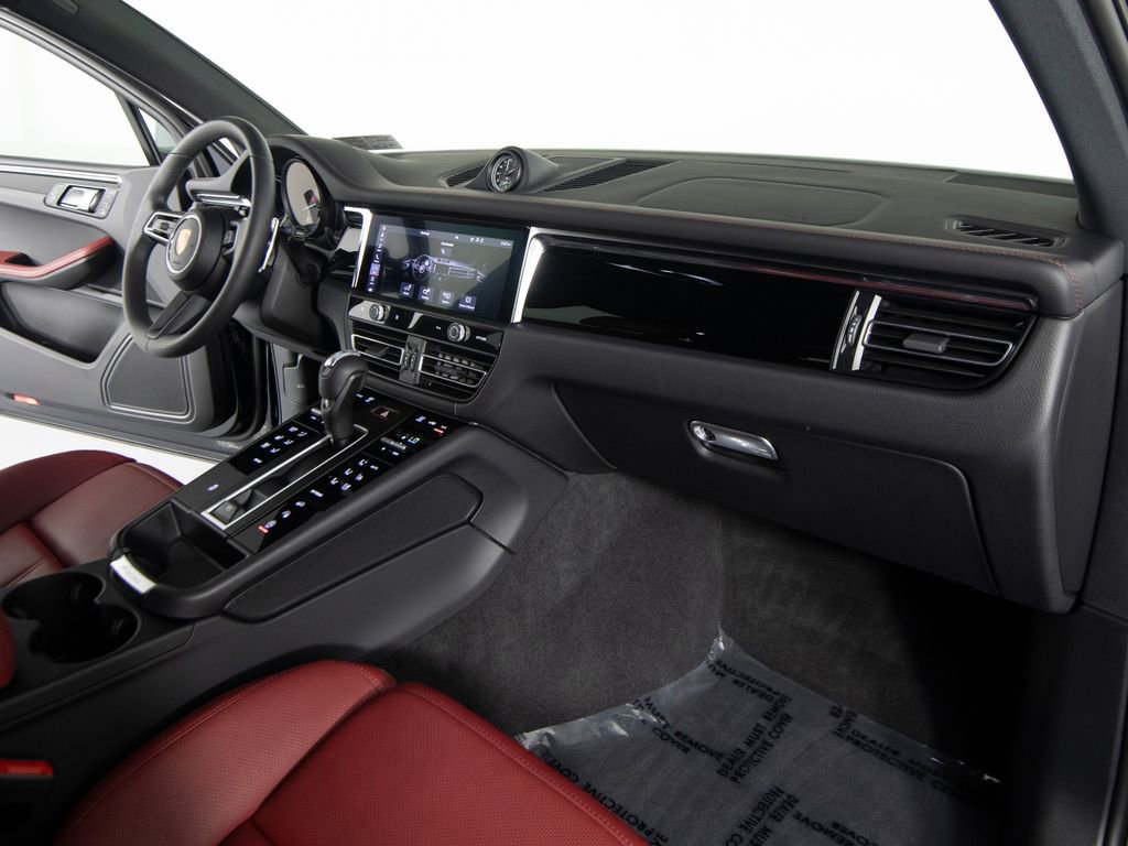 Certified 2025 Porsche Macan AWD/4WD image 28