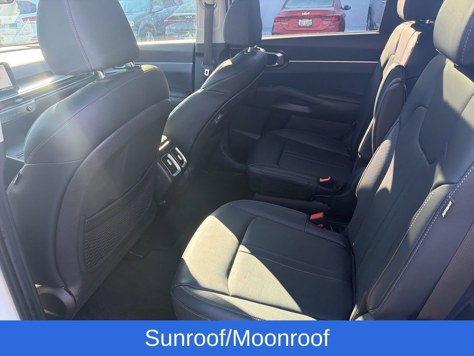 Used 2025 Kia Sorento EX w/ EX Panoramic Sunroof Package image 16