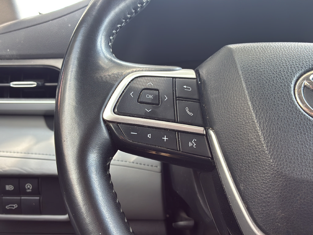Used 2023 Toyota Highlander LE FWD image 23