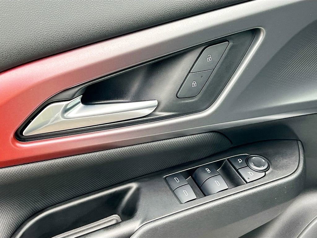 Used 2025 Chevrolet Equinox EV RS image 17