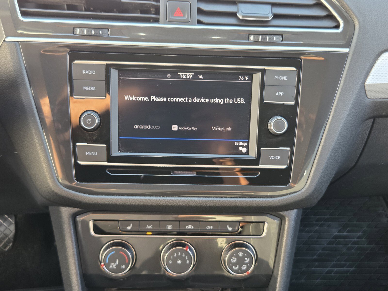 Used 2024 Volkswagen Tiguan S image 19