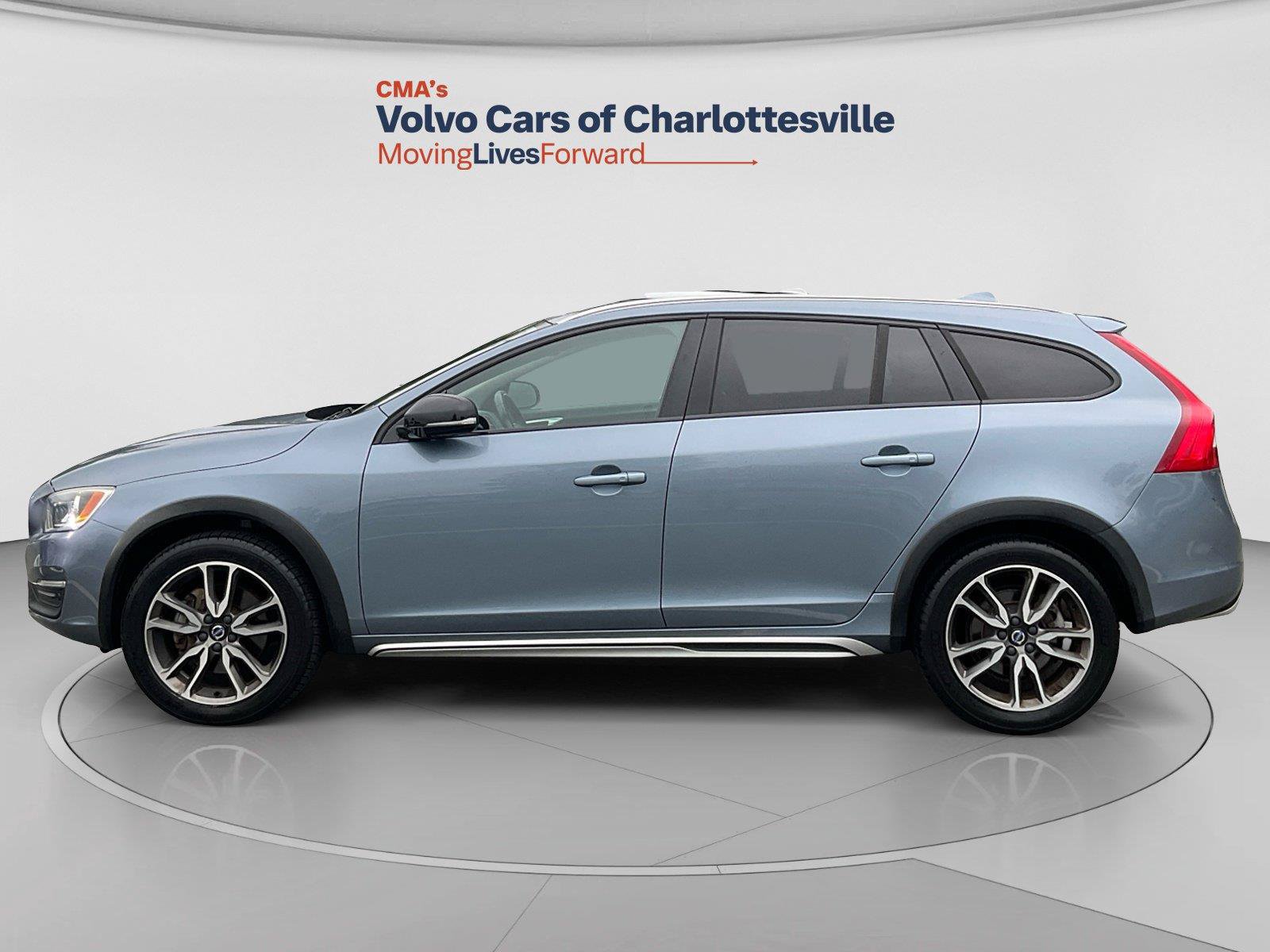 Used 2018 Volvo V60 T5 Cross Country AWD/4WD image 2