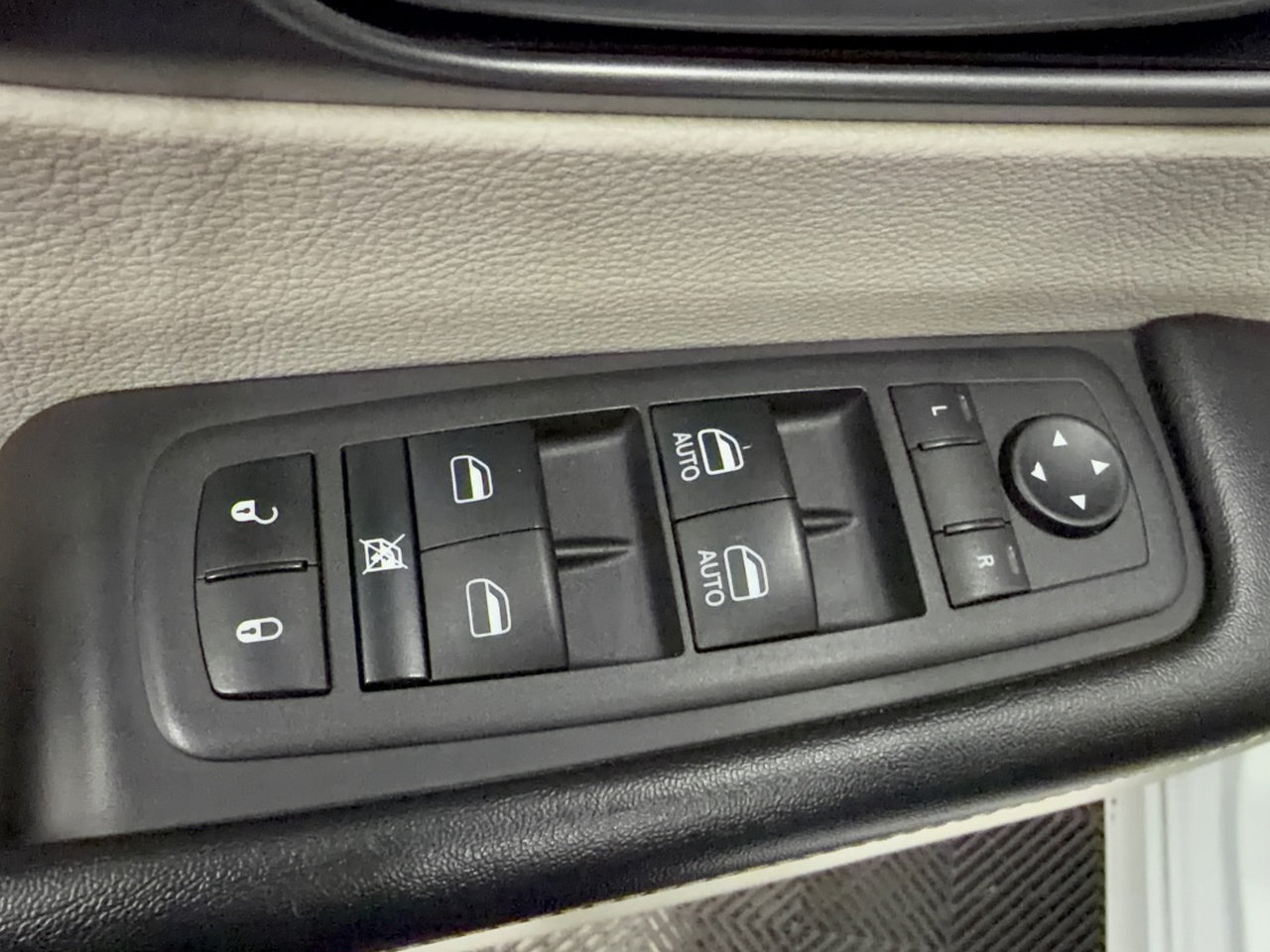 Used 2022 Chrysler Pacifica Touring-L FWD image 15