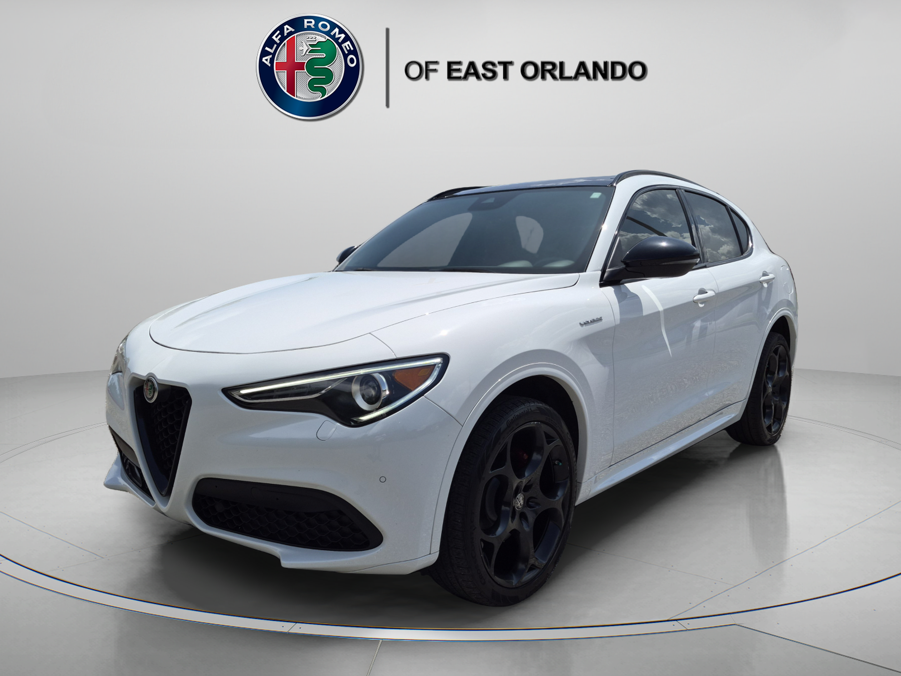 Used 2023 Alfa Romeo Stelvio Veloce AWD/4WD image 3