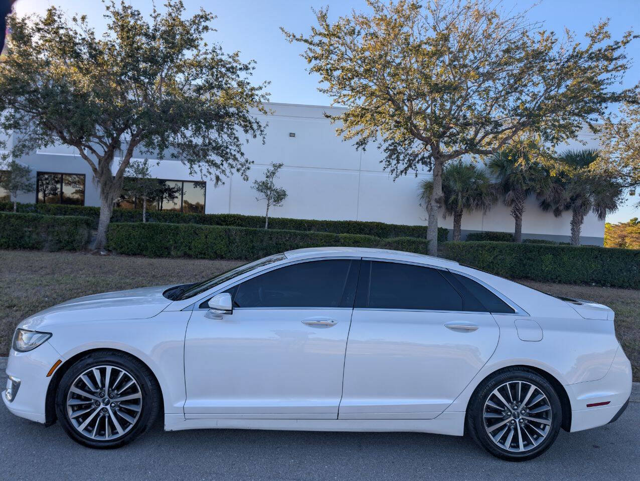 Used 2018 Lincoln MKZ Premiere image 9