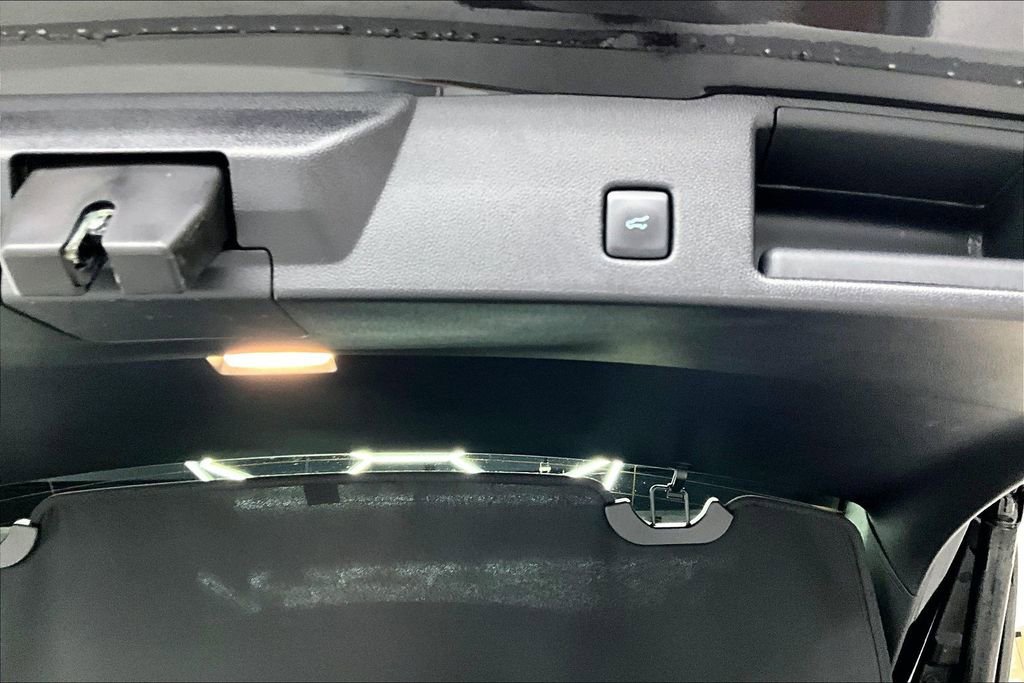 Used 2025 Ford Escape SE w/ PHEV Premium Package image 24